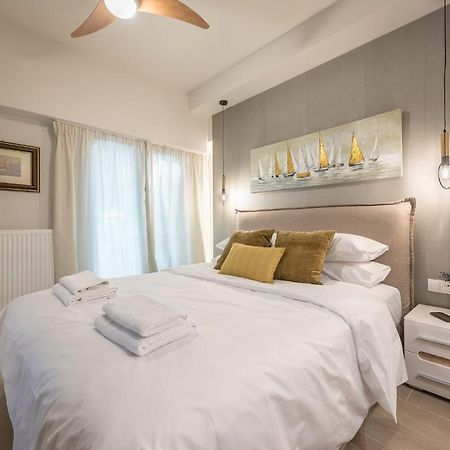 Beautiful & Renovated Aprtm In Piraeus Appartamento Esterno foto