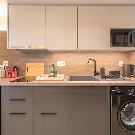 Beautiful & Renovated Aprtm In Piraeus Appartamento Esterno foto