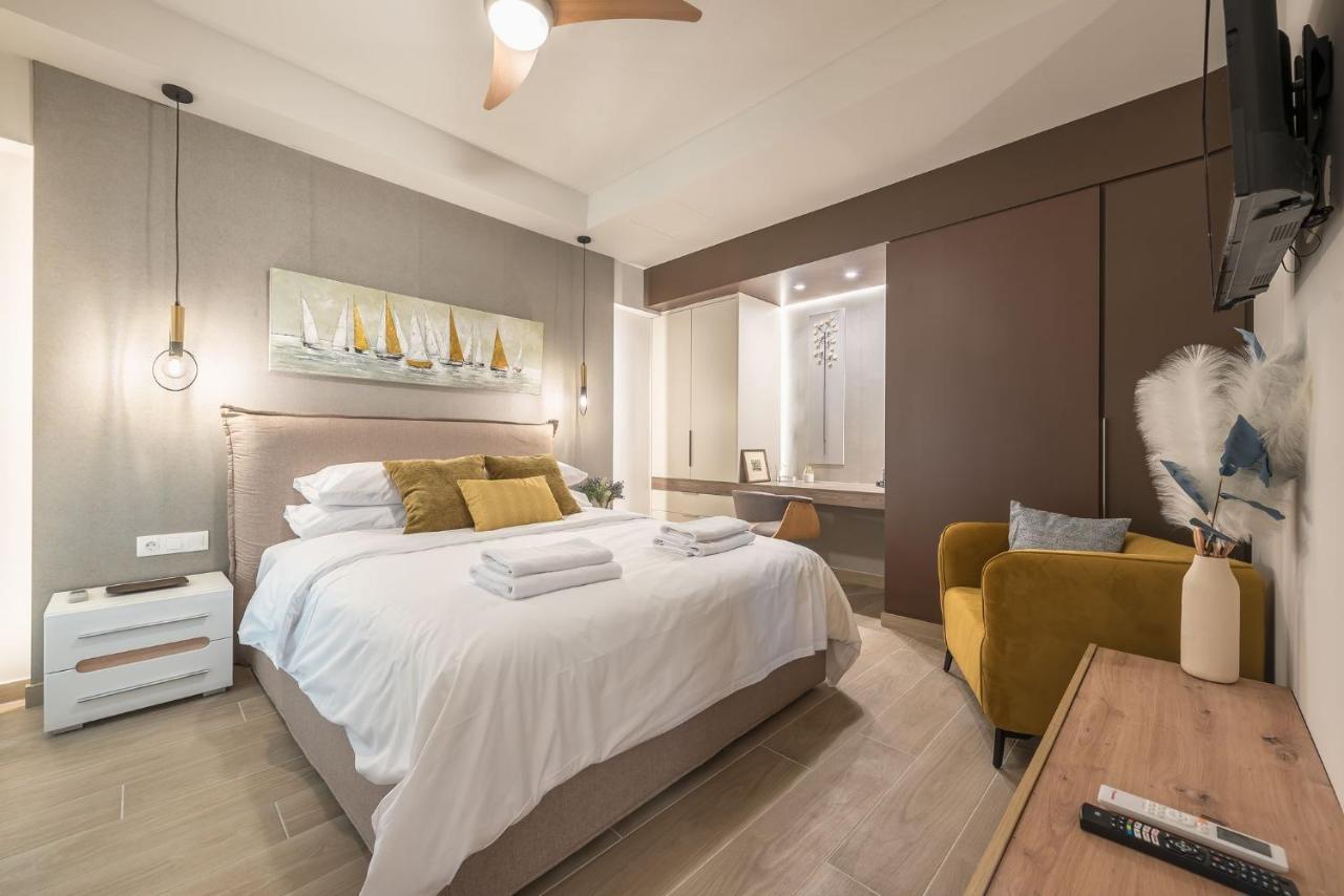 Beautiful & Renovated Aprtm In Piraeus Appartamento Esterno foto