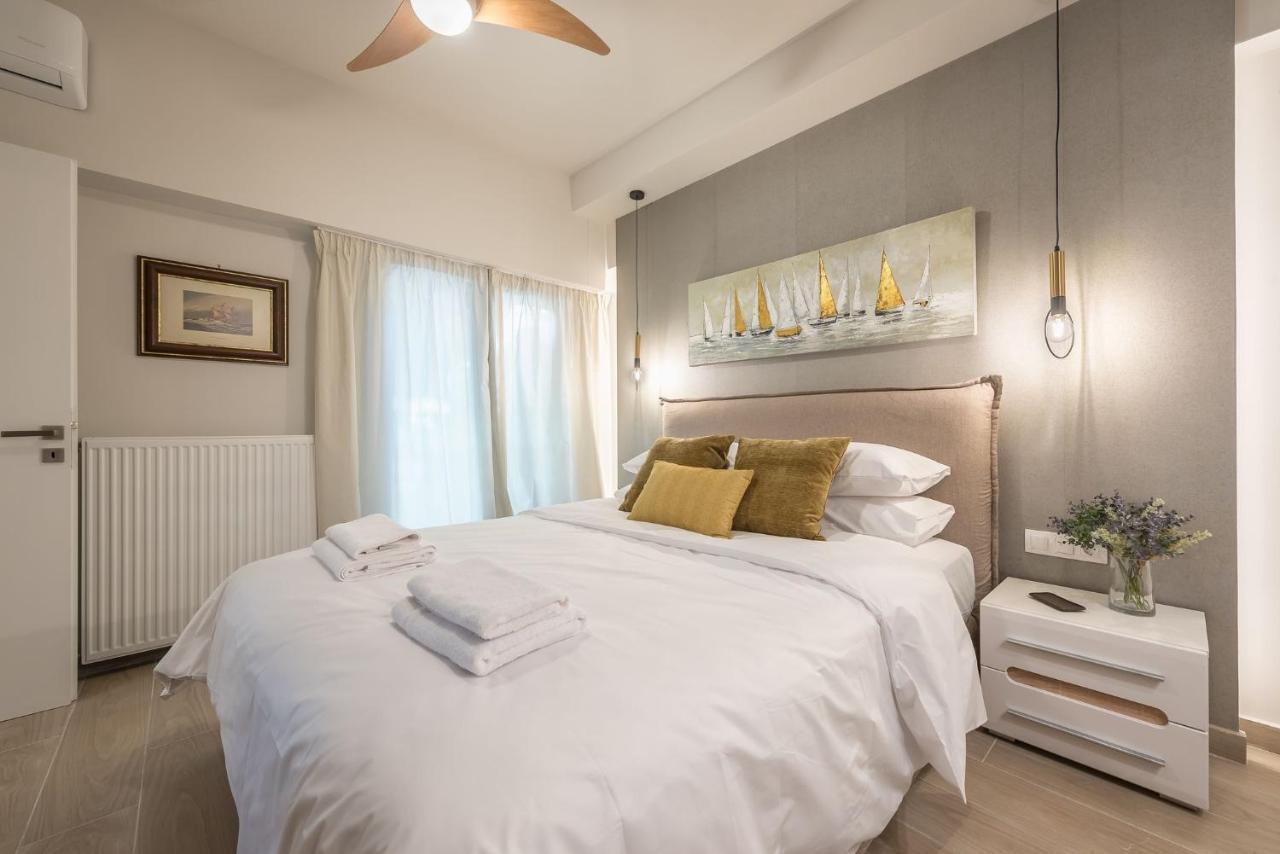 Beautiful & Renovated Aprtm In Piraeus Appartamento Esterno foto