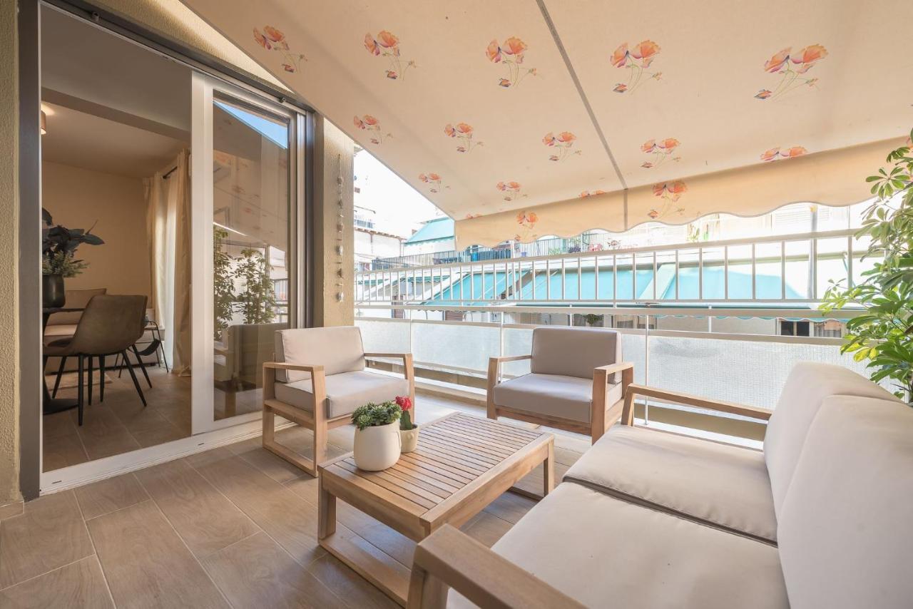 Beautiful & Renovated Aprtm In Piraeus Appartamento Esterno foto