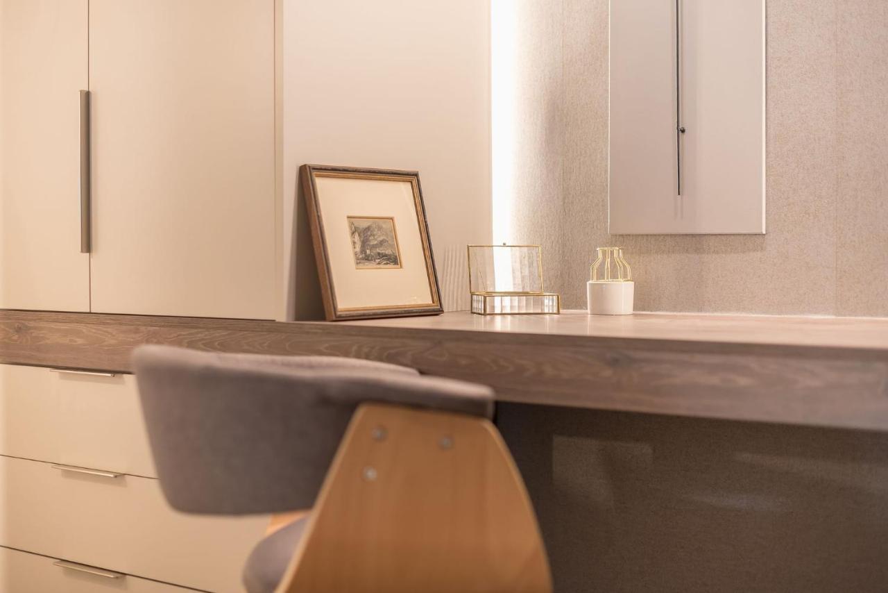 Beautiful & Renovated Aprtm In Piraeus Appartamento Esterno foto