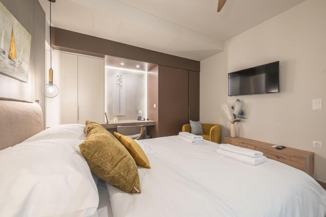 Beautiful & Renovated Aprtm In Piraeus Appartamento Esterno foto