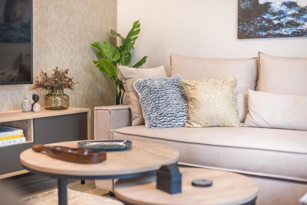 Beautiful & Renovated Aprtm In Piraeus Appartamento Esterno foto