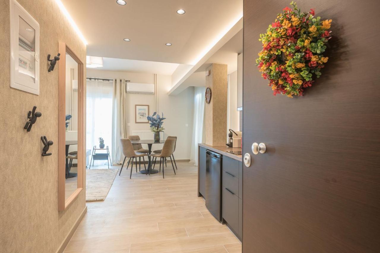 Beautiful & Renovated Aprtm In Piraeus Appartamento Esterno foto