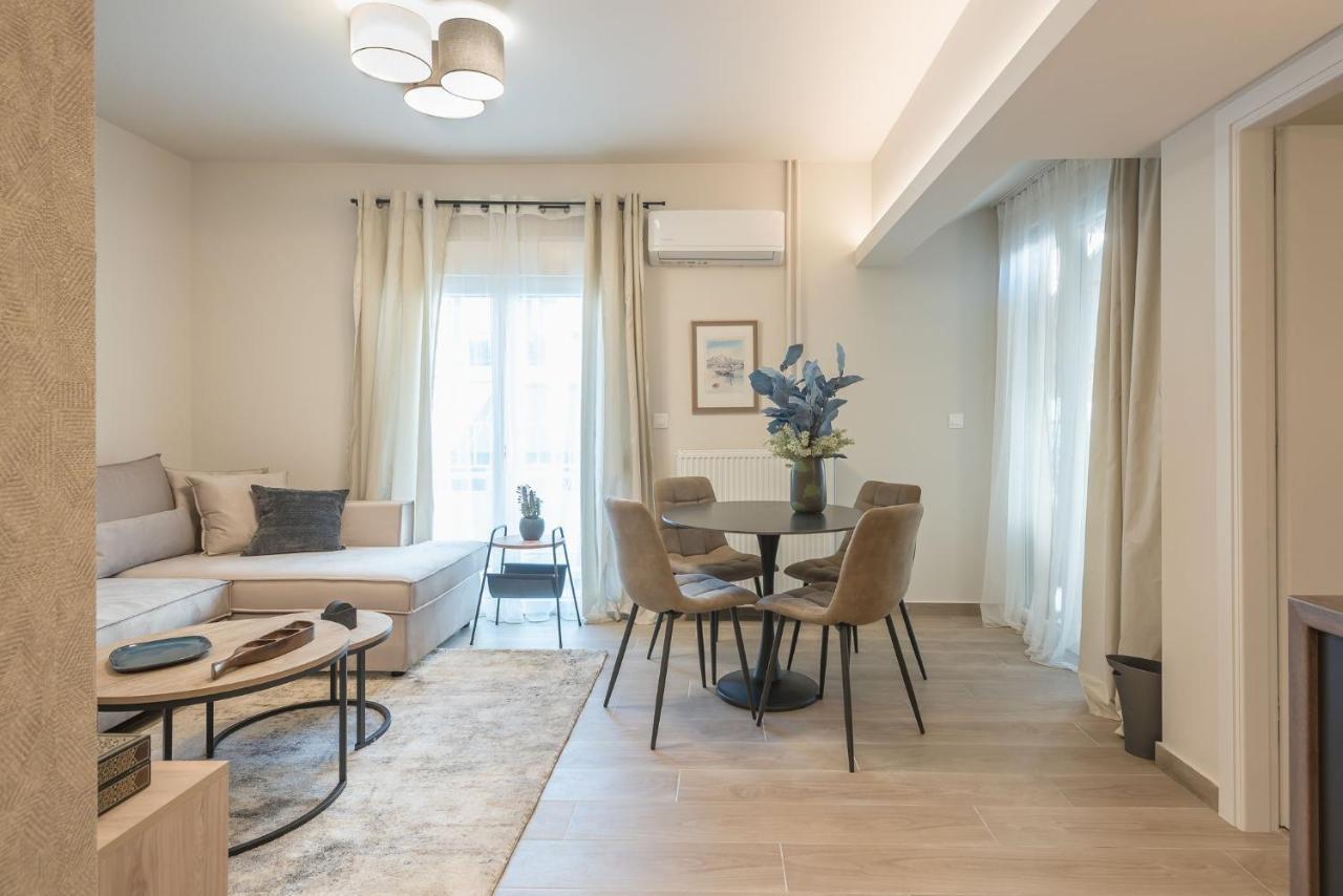 Beautiful & Renovated Aprtm In Piraeus Appartamento Esterno foto