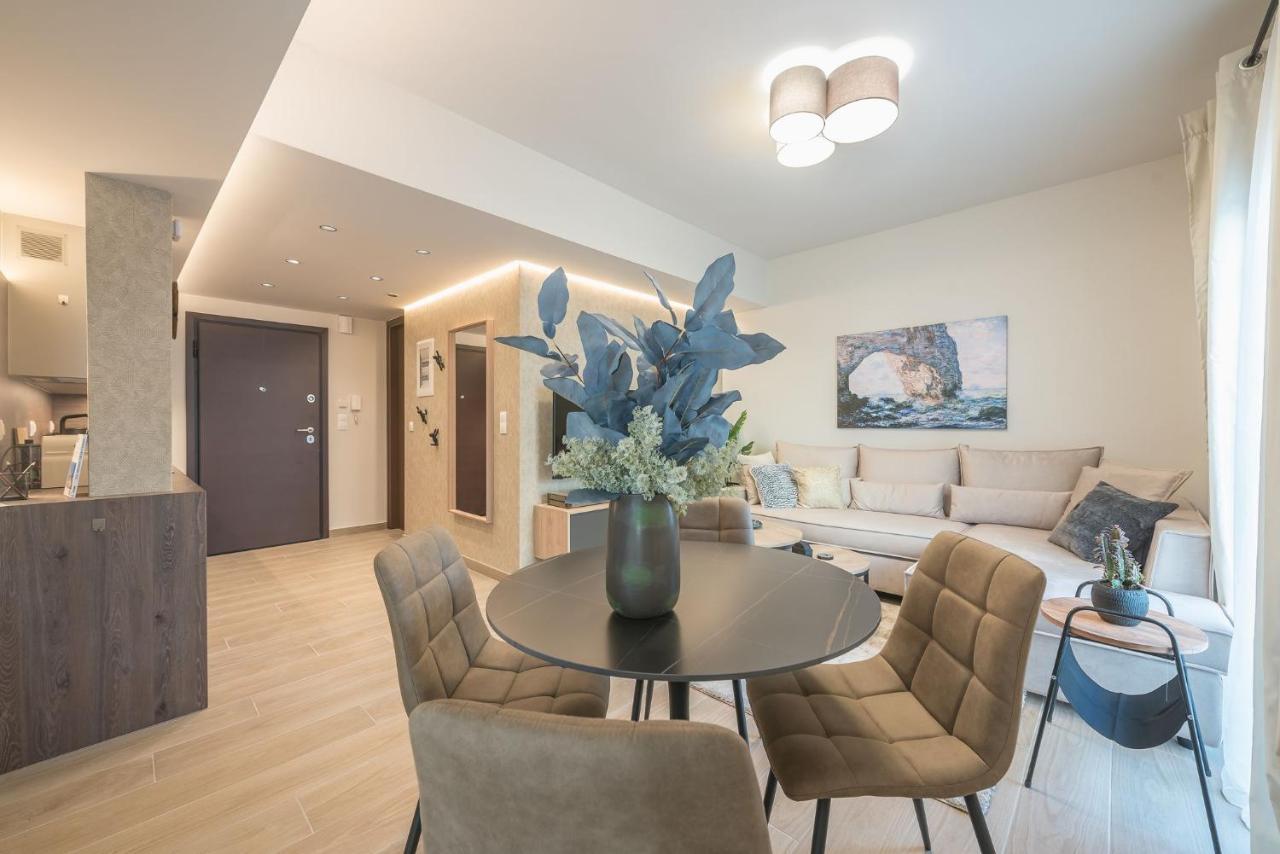 Beautiful & Renovated Aprtm In Piraeus Appartamento Esterno foto
