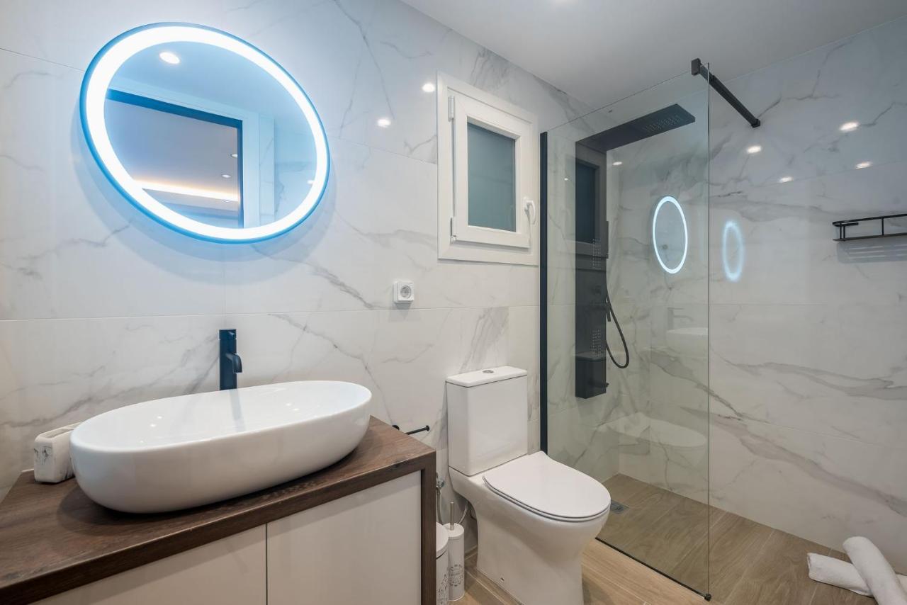 Beautiful & Renovated Aprtm In Piraeus Appartamento Esterno foto