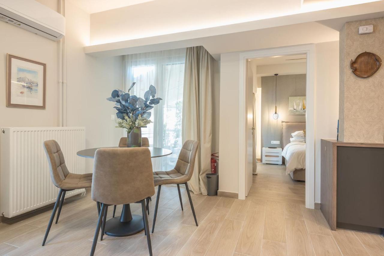 Beautiful & Renovated Aprtm In Piraeus Appartamento Esterno foto